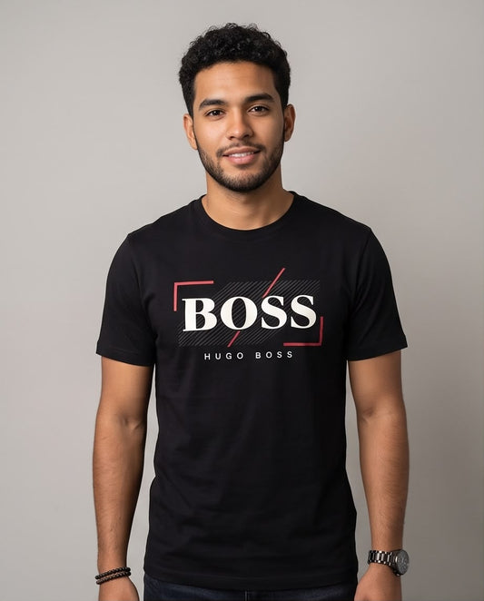 Camiseta negra BOSS geométrica, vista frontal
