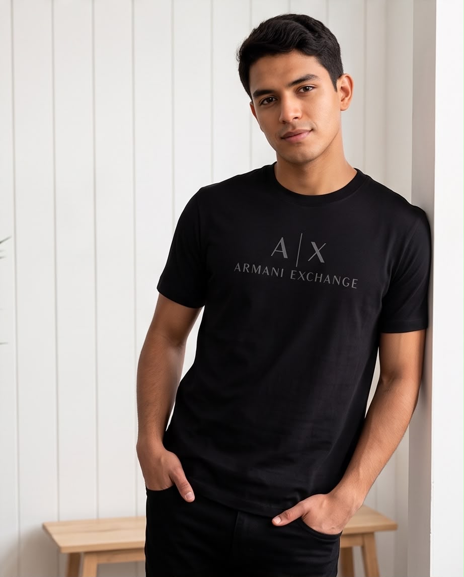 Camiseta negra Armani Exchange A|X logo gris, vista lateral