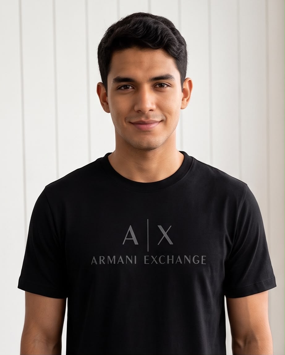 Detalle del estampado A|X Armani Exchange en gris oscuro