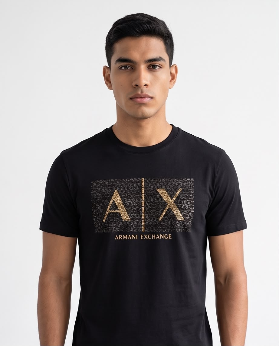 Detalle del estampado A|X dorado y patrón geométrico