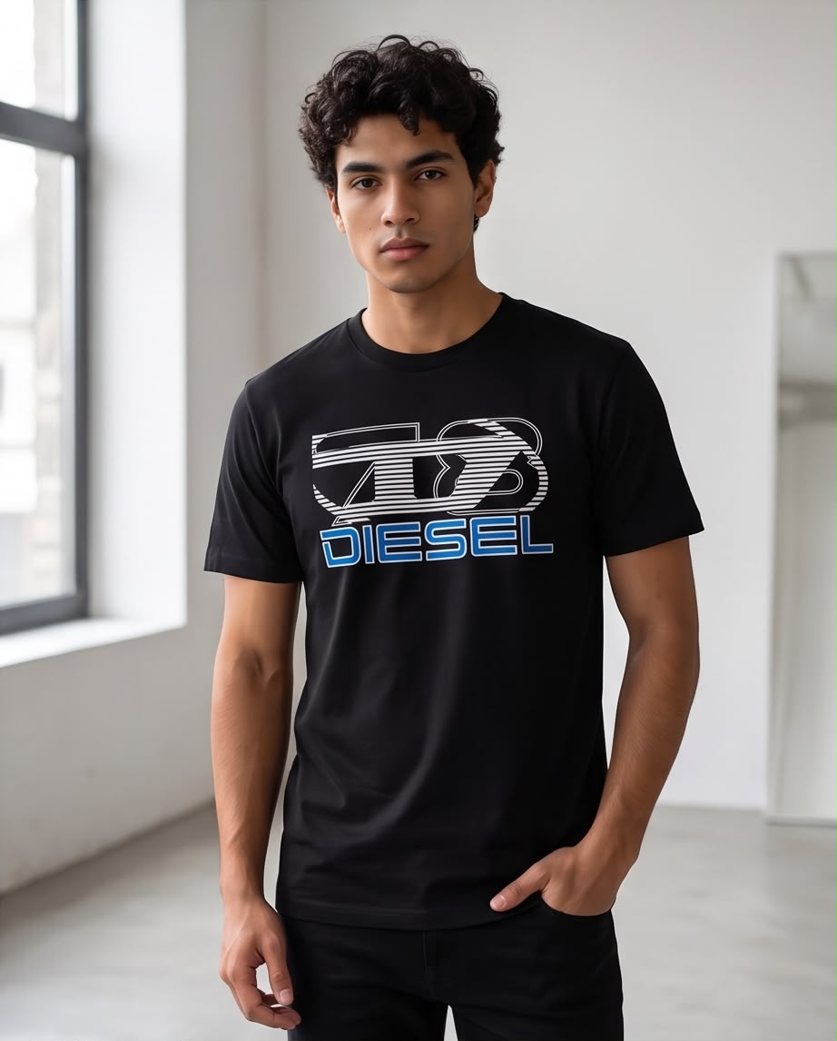 Camiseta negra Diesel 78 en modelo