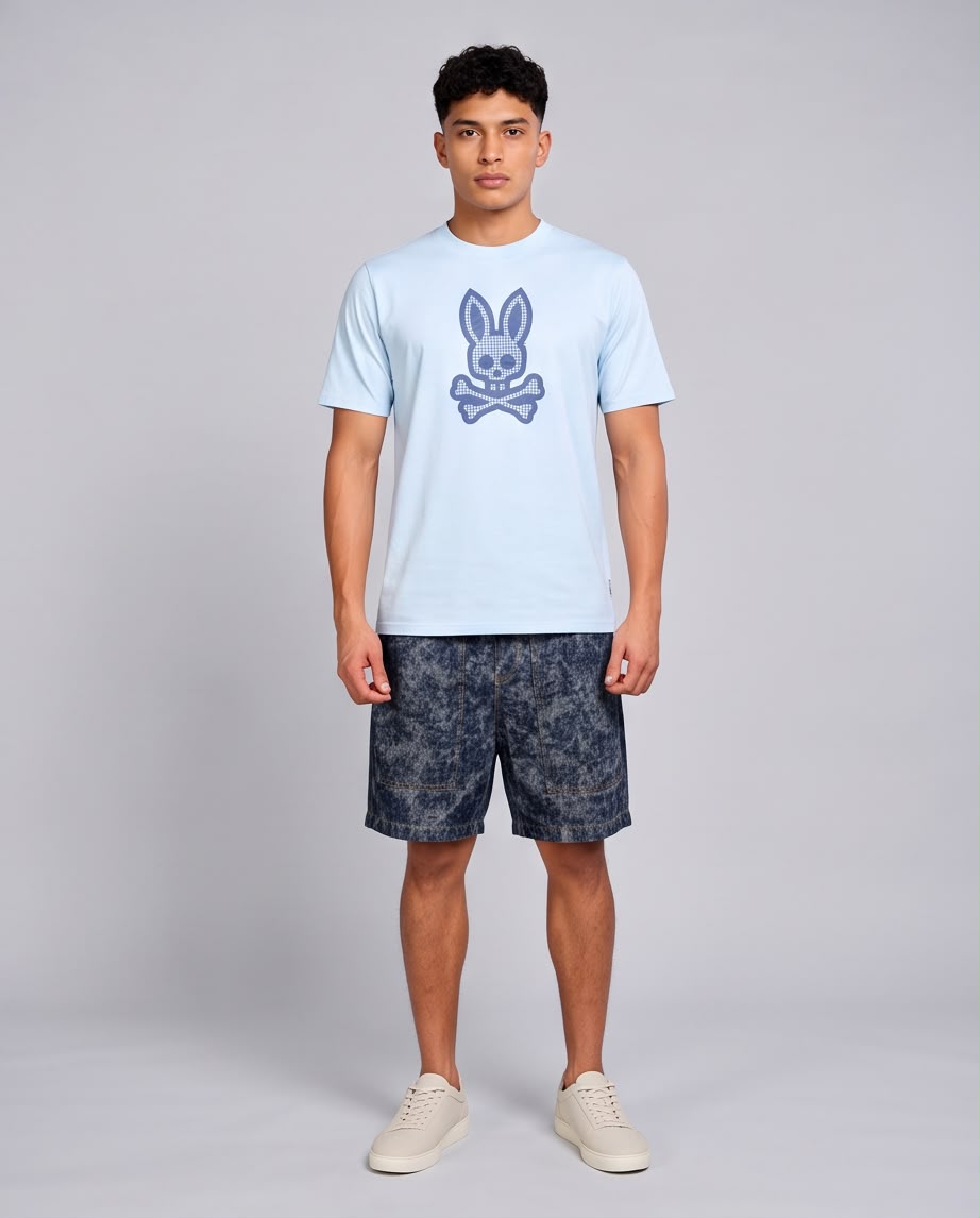 Camiseta Psycho Bunny Conejo a Cuadros azul claro, vista en ángulo
