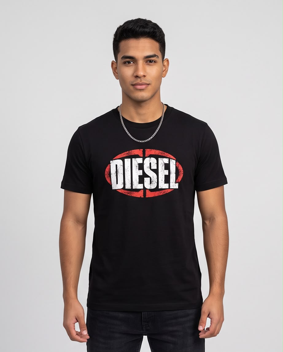 Camiseta Diesel Óvalo Rojo Desgastado negra, cuerpo completo
