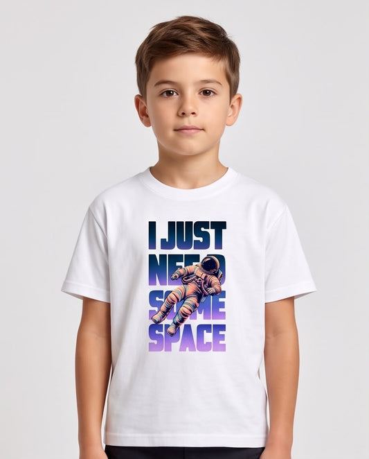 Camiseta Niño I Just Need Some Space Astronauta Blanca Semi Oversize