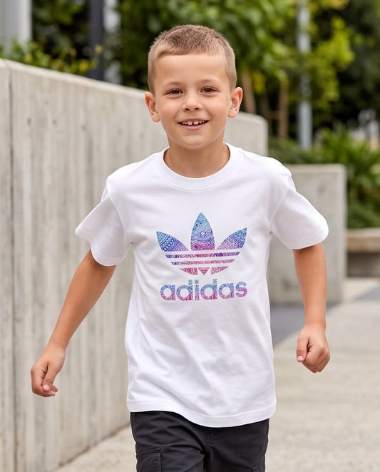 Camiseta Niño Adidas Trébol Mandala Degradado Blanca Semi Oversize