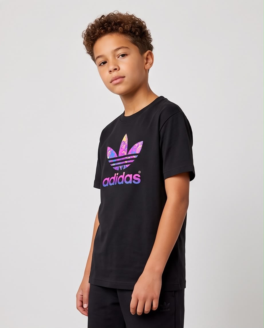 Camiseta Niño Adidas Trébol Paisley Multicolor Negra Semi Oversize