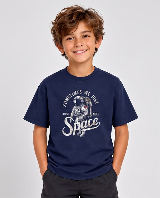 Camiseta Niño Sometimes We Just Need Space Astronauta Azul Navy Semi Oversize