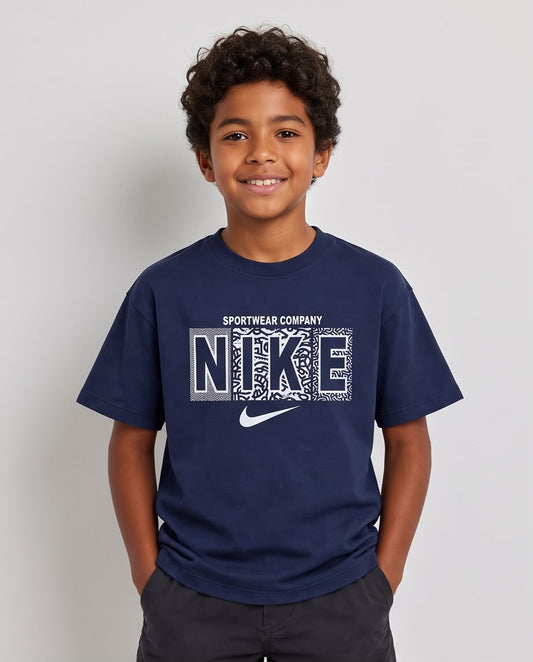 Camiseta Niño Nike Graphic Azul Navy Semi Oversize