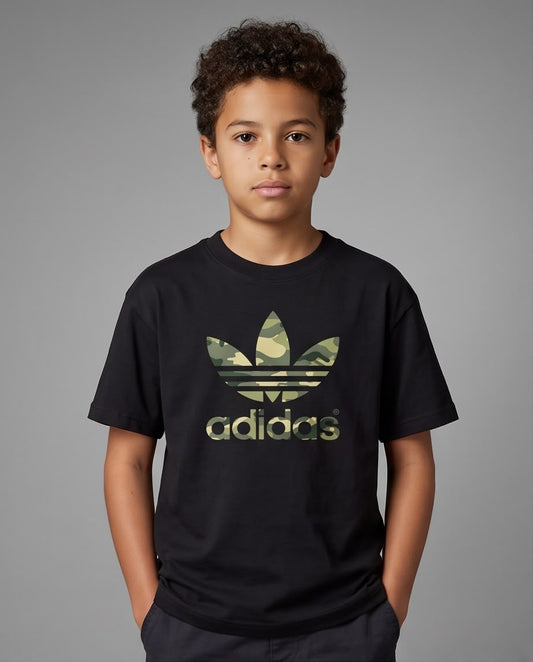 Camiseta Niño Adidas Trébol Camuflado Negra Semi Oversize