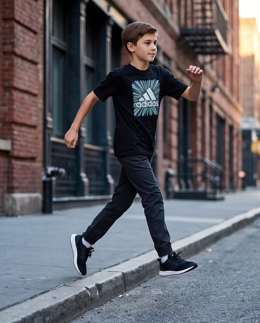 Camiseta Niño Adidas Líneas Radiales Negra Semi Oversize