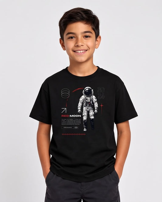 Camiseta Niño Red Moon Astronauta Negra Semi Oversize