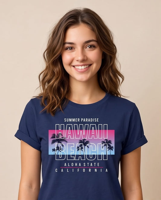 Camiseta Hawaii Beach Azul Navy, modelo sentada