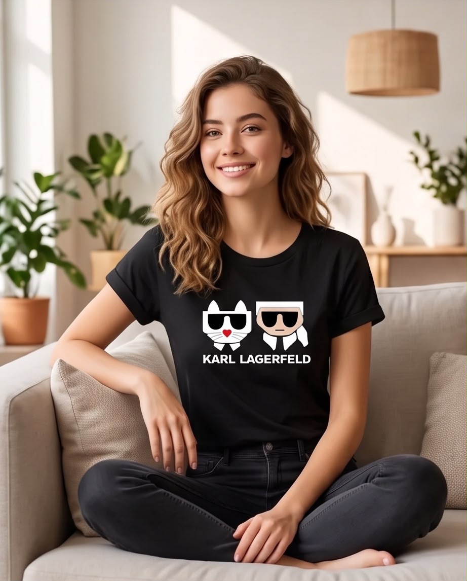 Camiseta Karl Lagerfeld Dúo Negra, vista en ángulo