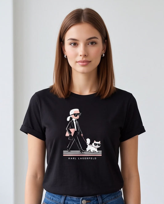 Camiseta Karl Lagerfeld Paseo con Gato Negra combinada con jeans
