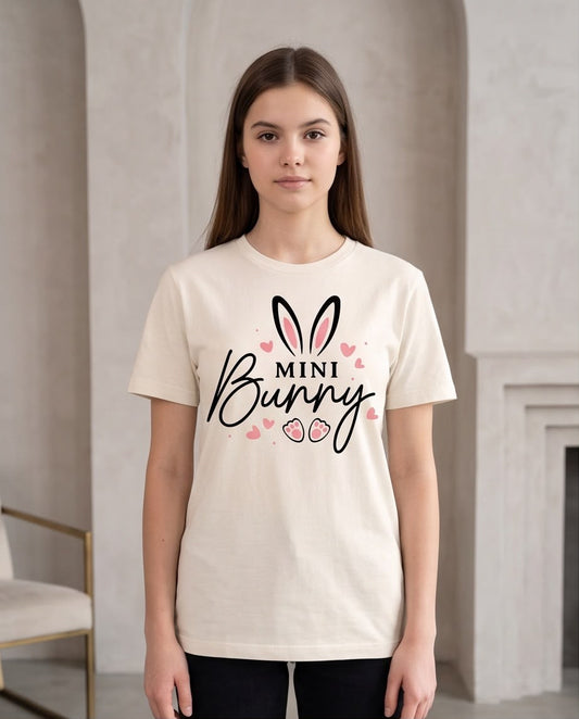 Detalle Mini Bunny con orejas, huellas y corazones rosados