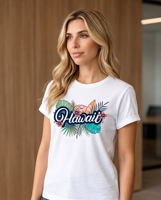 Camiseta blanca Hawaii con flores y surf, vista lateral
