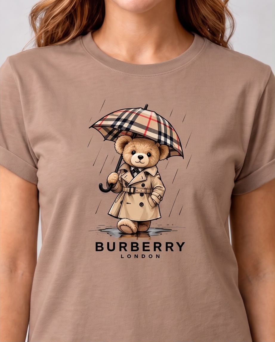 Camiseta Camel con oso y paraguas de cuadros, plano medio