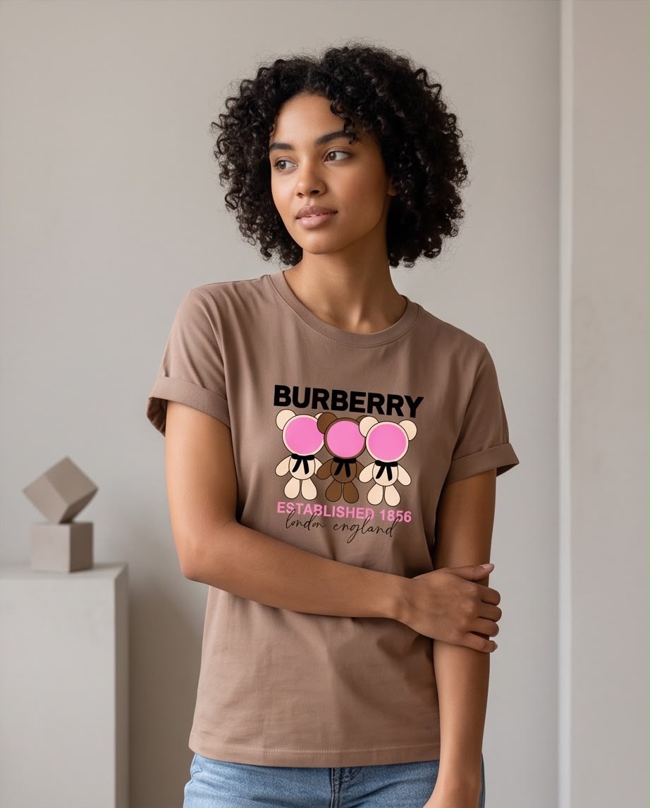 Camiseta mujer Burberry tres osos rosados taupe, vista frontal