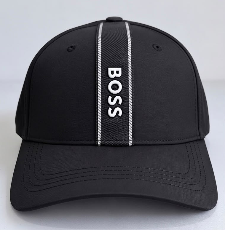 Interior de gorra BOSS negra y vista inferior de la visera