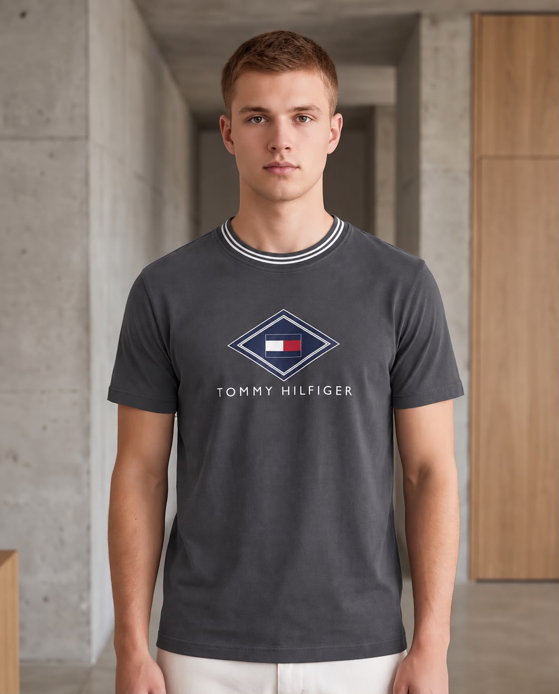 Camiseta gris oscuro Tommy Hilfiger bandera en rombo