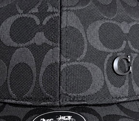 Gorra Coach monograma negra, vista lateral