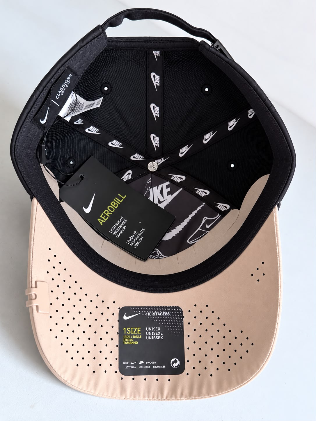 Gorra Nike AIR beige con negro, vista frontal