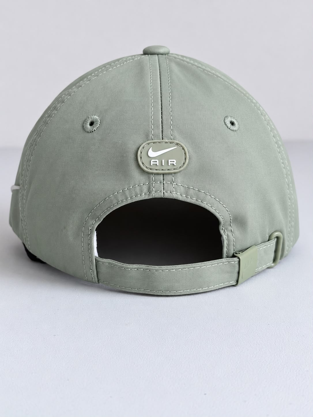 Interior de gorra Nike AIR blanca y verde salvia