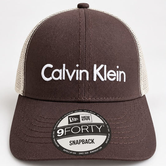 INFANTIL Gorra Calvin Klein Café con Malla Blanca