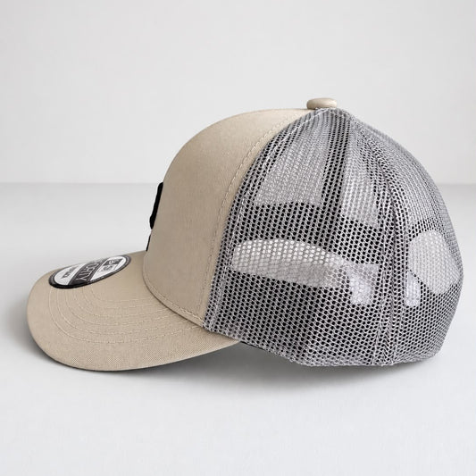 INFANTIL Gorra Adidas Beige con Malla Gris