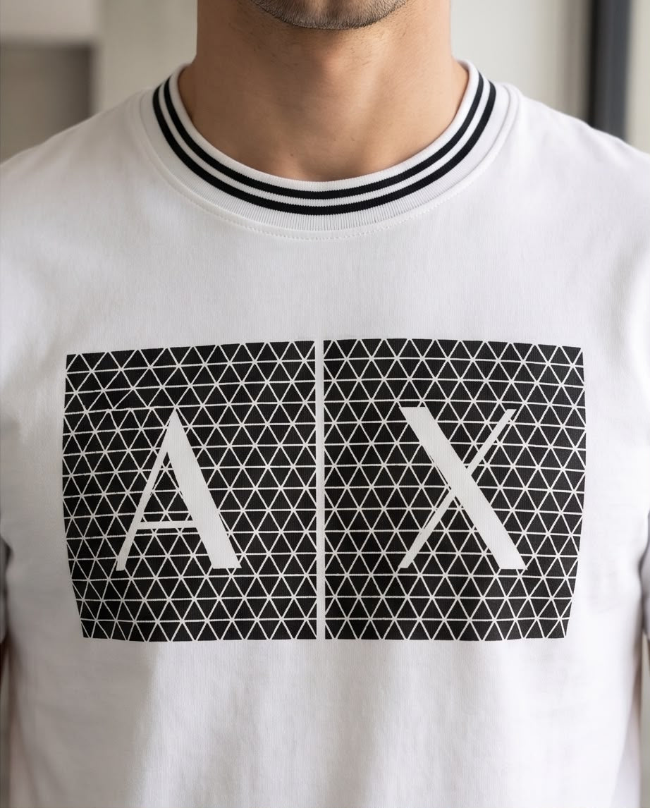 Camiseta Blanca A|X Geométrica Cuello Rayado Regular Fit