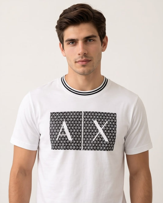 Camiseta Blanca A|X Geométrica Cuello Rayado Regular Fit