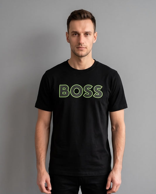 Camiseta Negra BOSS Letras Grises con Borde Verde Regular Fit
