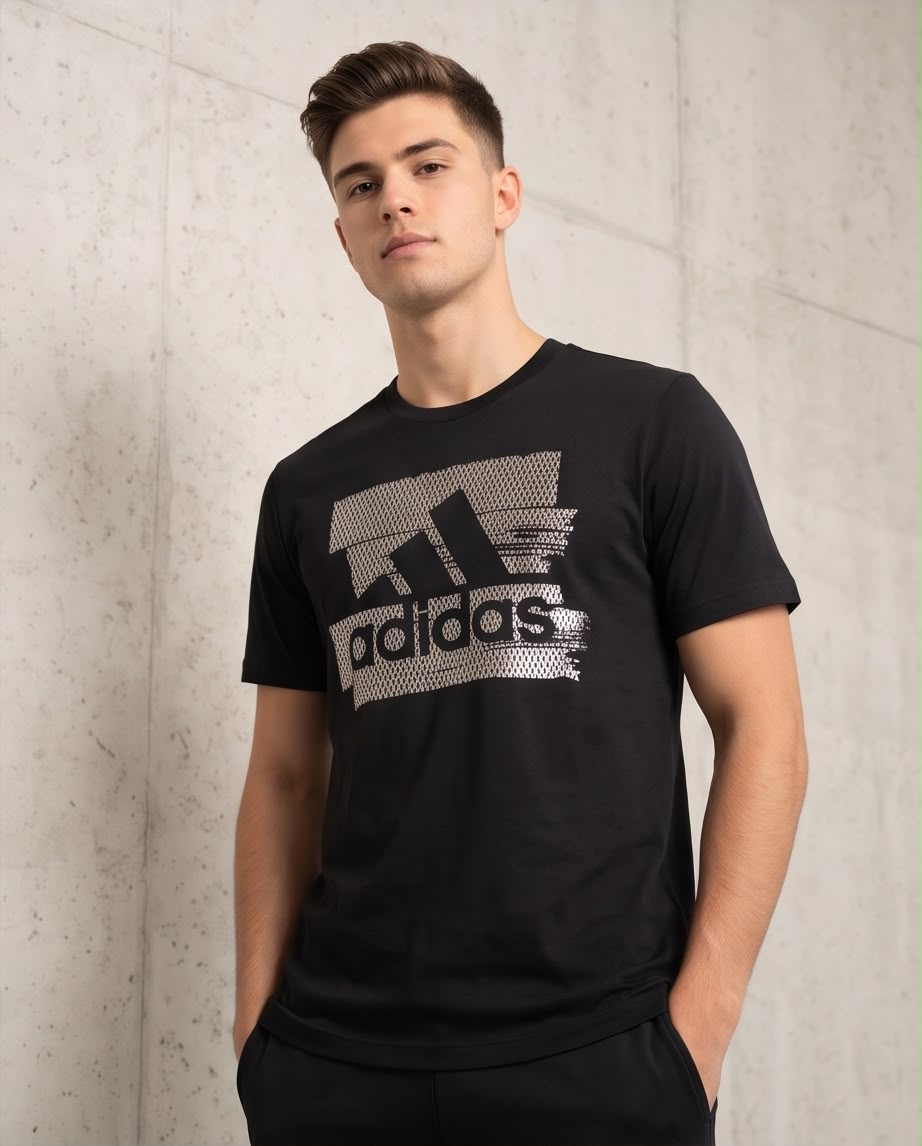 Camiseta Negra adidas Tres Barras con Trama Gris Regular Fit