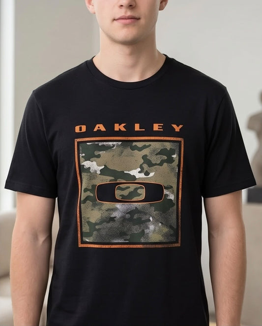 Camiseta Negra OAKLEY Camuflada con Marco Naranja Regular Fit