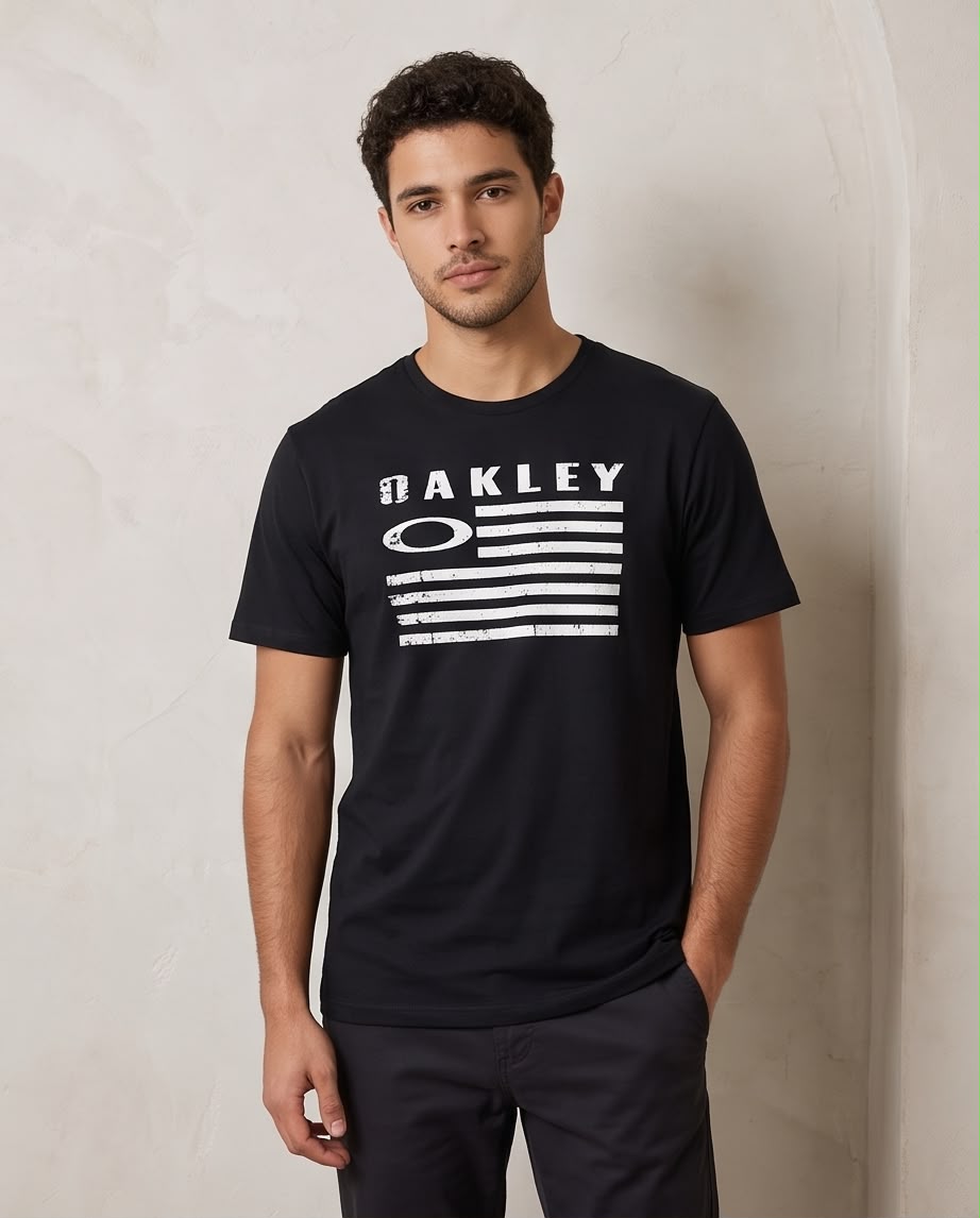 Camiseta Negra OAKLEY Franjas Blancas Desgastadas Regular Fit