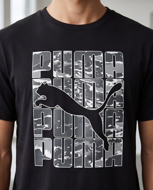 Camiseta Negra PUMA Letras Camufladas Grises Regular Fit