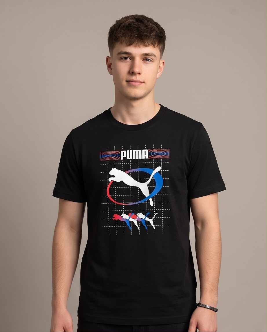 Camiseta Negra PUMA Órbita Roja y Azul Regular Fit