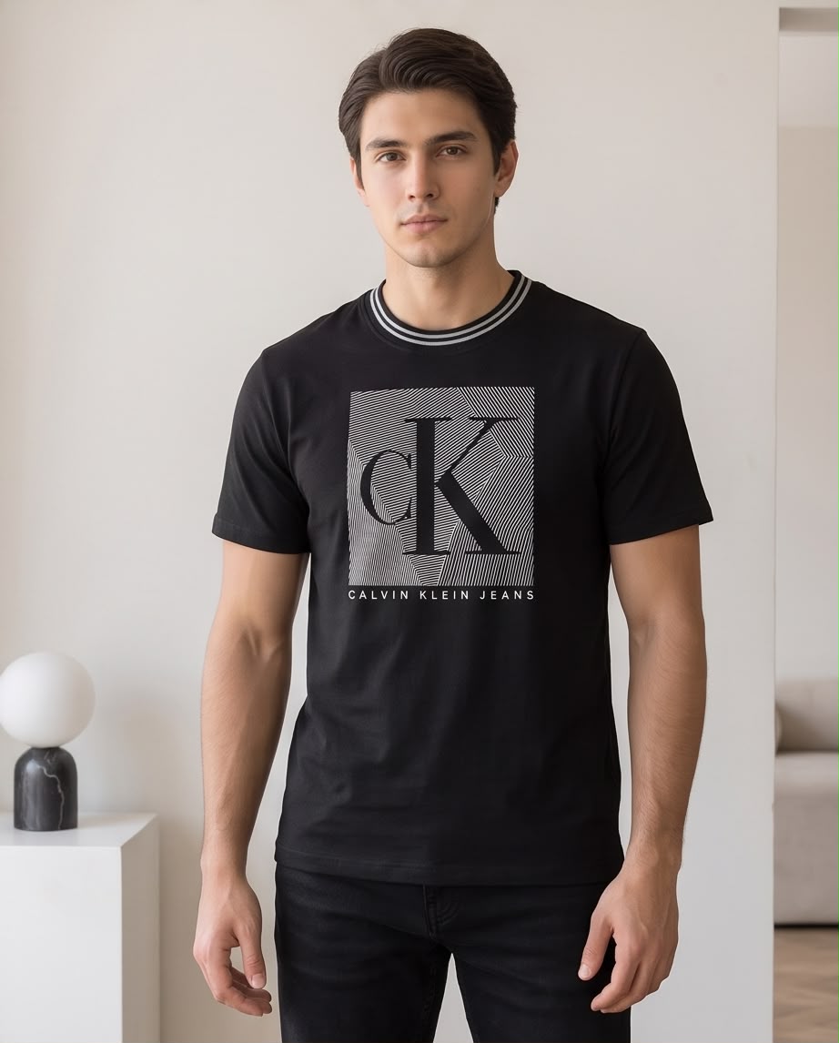 Camiseta Negra Calvin Klein Jeans cK Geométrico Cuello Rayado Regular Fit