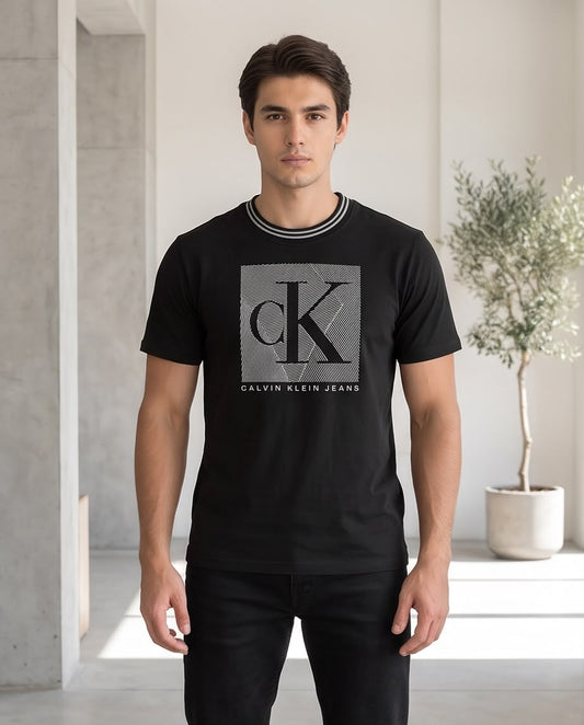 Camiseta Negra Calvin Klein Jeans cK Geométrico Cuello Rayado Regular Fit
