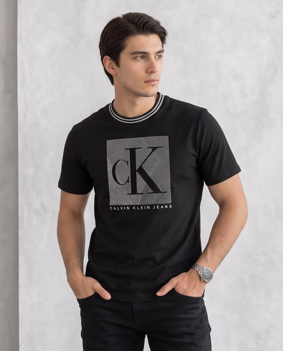 Camiseta Negra Calvin Klein Jeans cK Geométrico Cuello Rayado Regular Fit