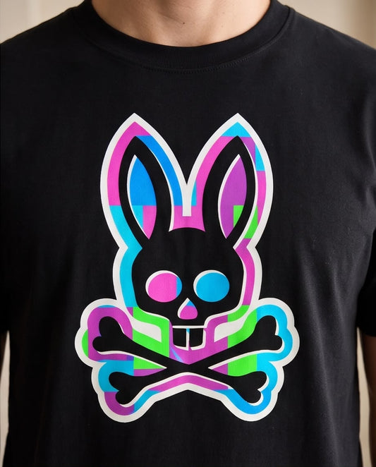 Camiseta Negra Conejo Multicolor con Borde Blanco Regular Fit