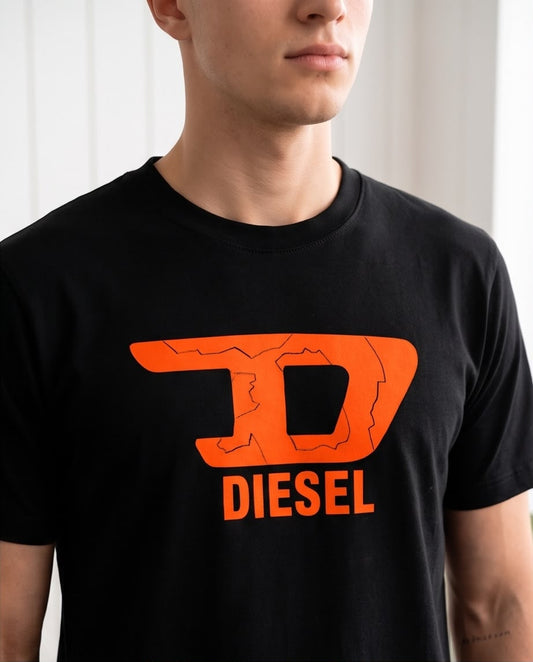 Camiseta Negra DIESEL Logo Naranja Efecto Agrietado Regular Fit
