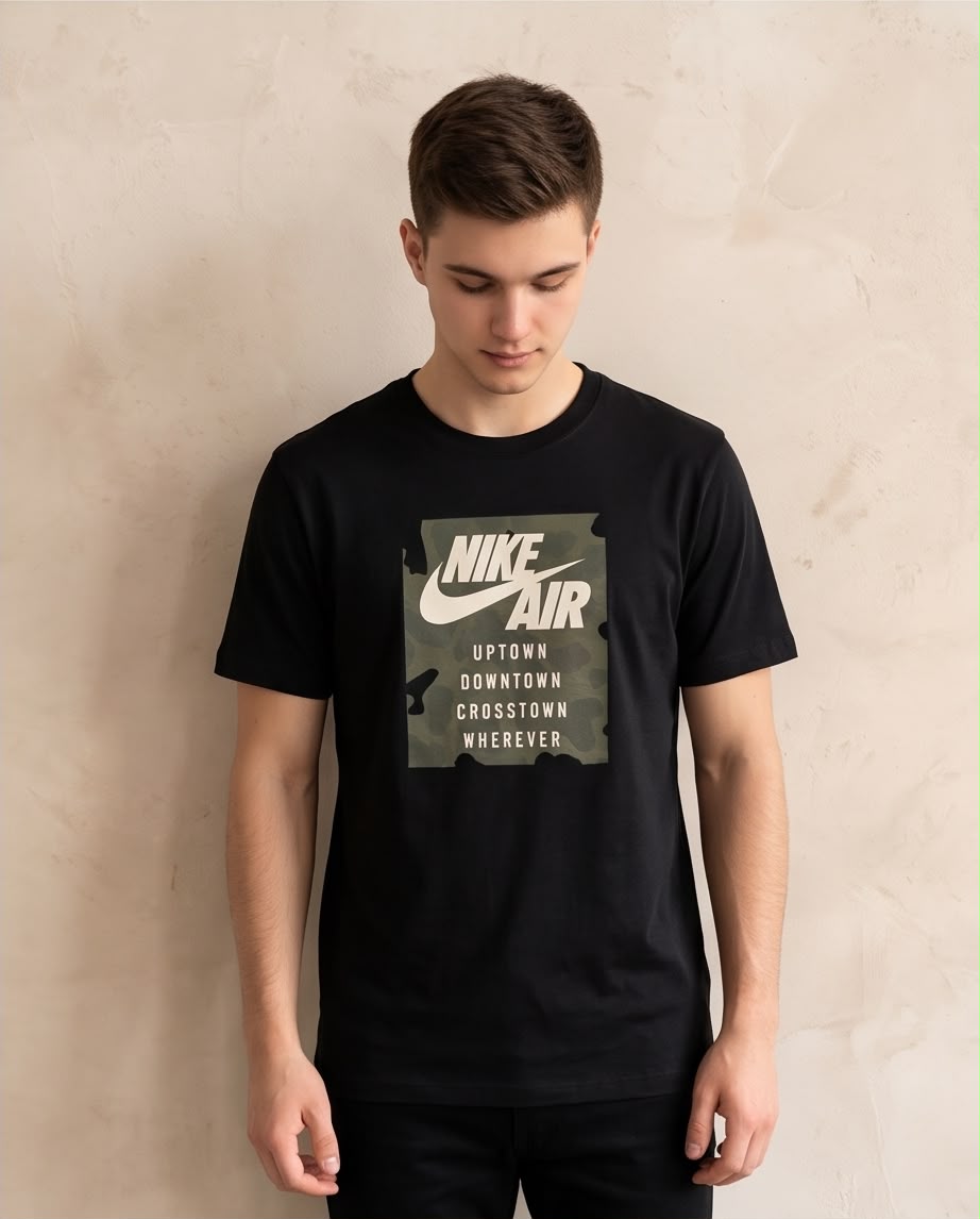 Camiseta Negra NIKE Air Camuflada Verde Oliva y Beige Regular Fit