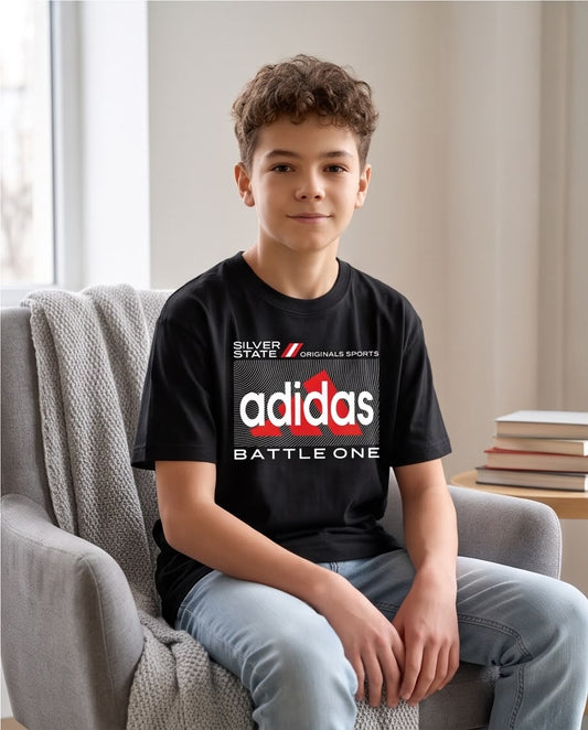 Camiseta Niño adidas Battle One Logo Rojo Letras Blancas Negra Semi Oversize