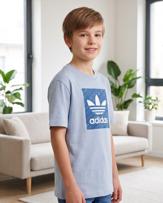 Camiseta Niño adidas Trébol Blanco Recuadro Azul Monograma Azul Cielo Semi Oversize