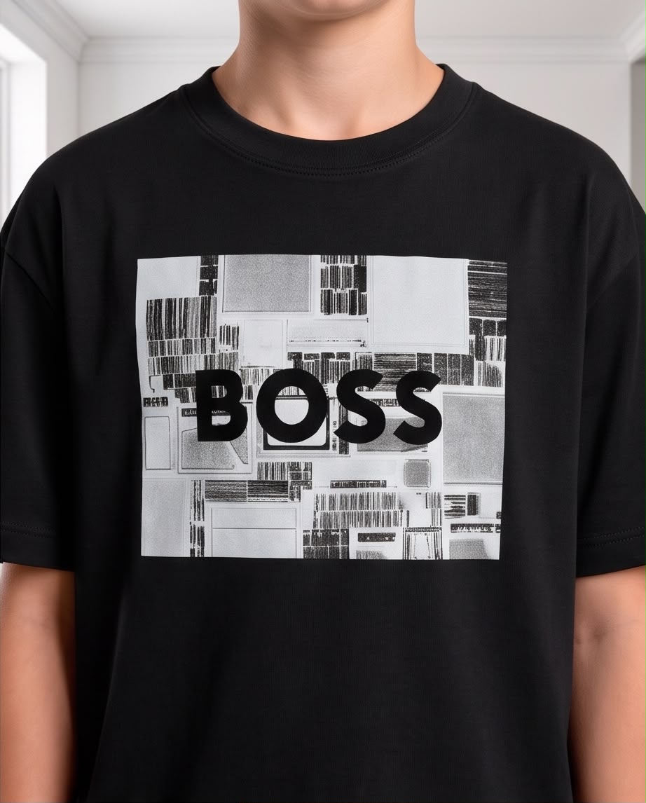 Camiseta Niño BOSS Collage Blanco y Gris Letras Negras Negra Semi Oversize
