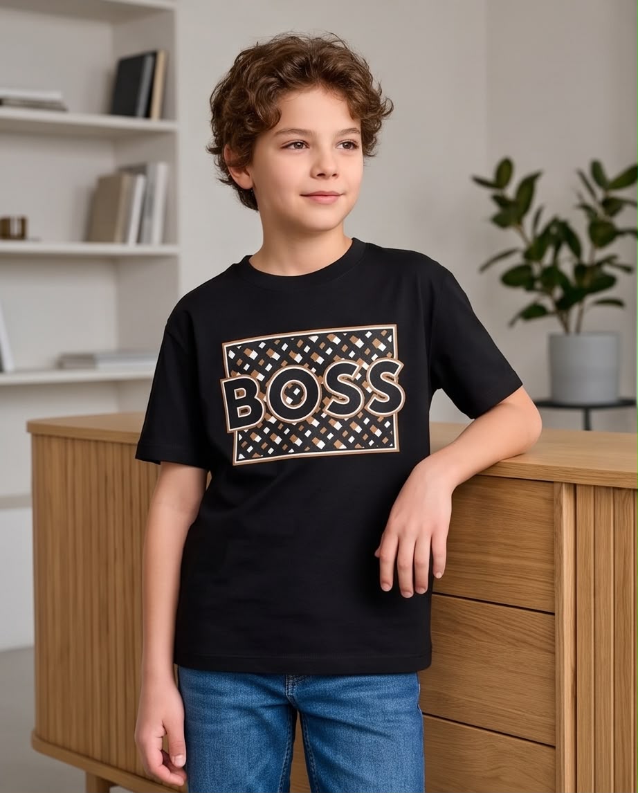 Camiseta Niño BOSS Rombos Blancos y Cafés Negra Semi Oversize