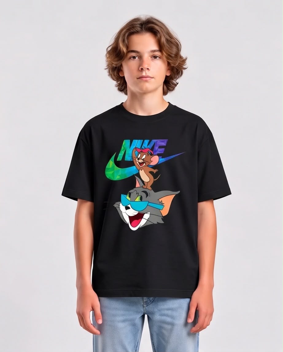Camiseta Niño Nike Tom y Jerry Logo Multicolor Negra Semi Oversize