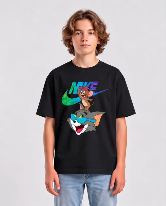 Camiseta Niño Nike Tom y Jerry Logo Multicolor Negra Semi Oversize