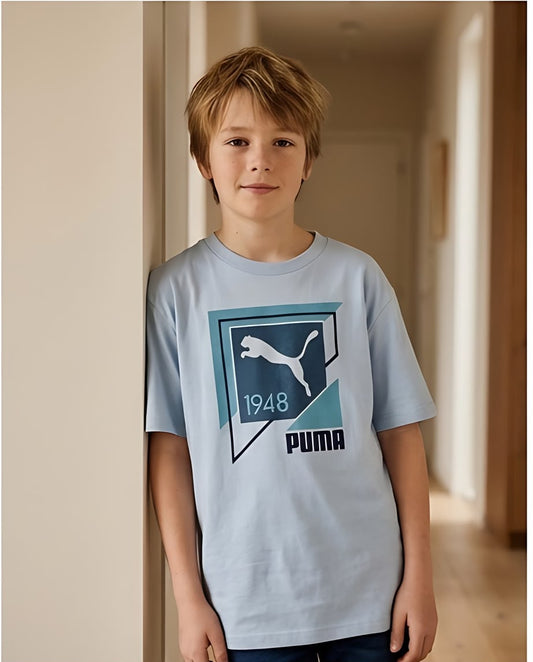 Camiseta Niño Puma 1948 Geométrica Azul Cielo Semi Oversize